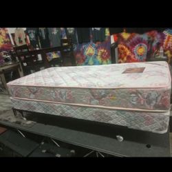 Twin Bed, Like New, Mattress, Box & Frame