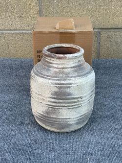Cerámic vase W/Aged Look/Lines 