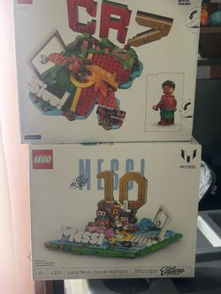 Messi + Ronaldo legos