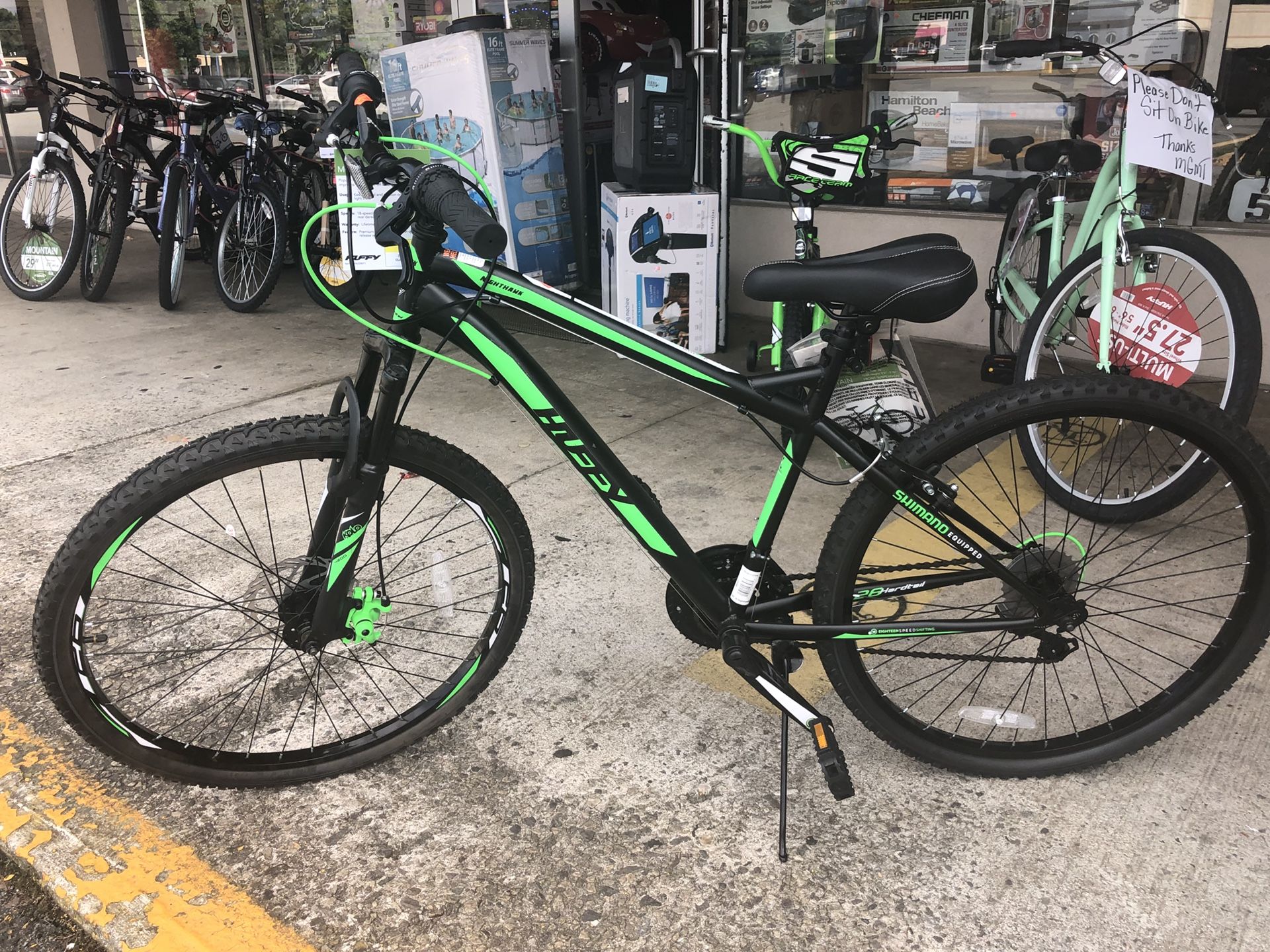 26” Huffy Nighthawk men’s mountain bike, black