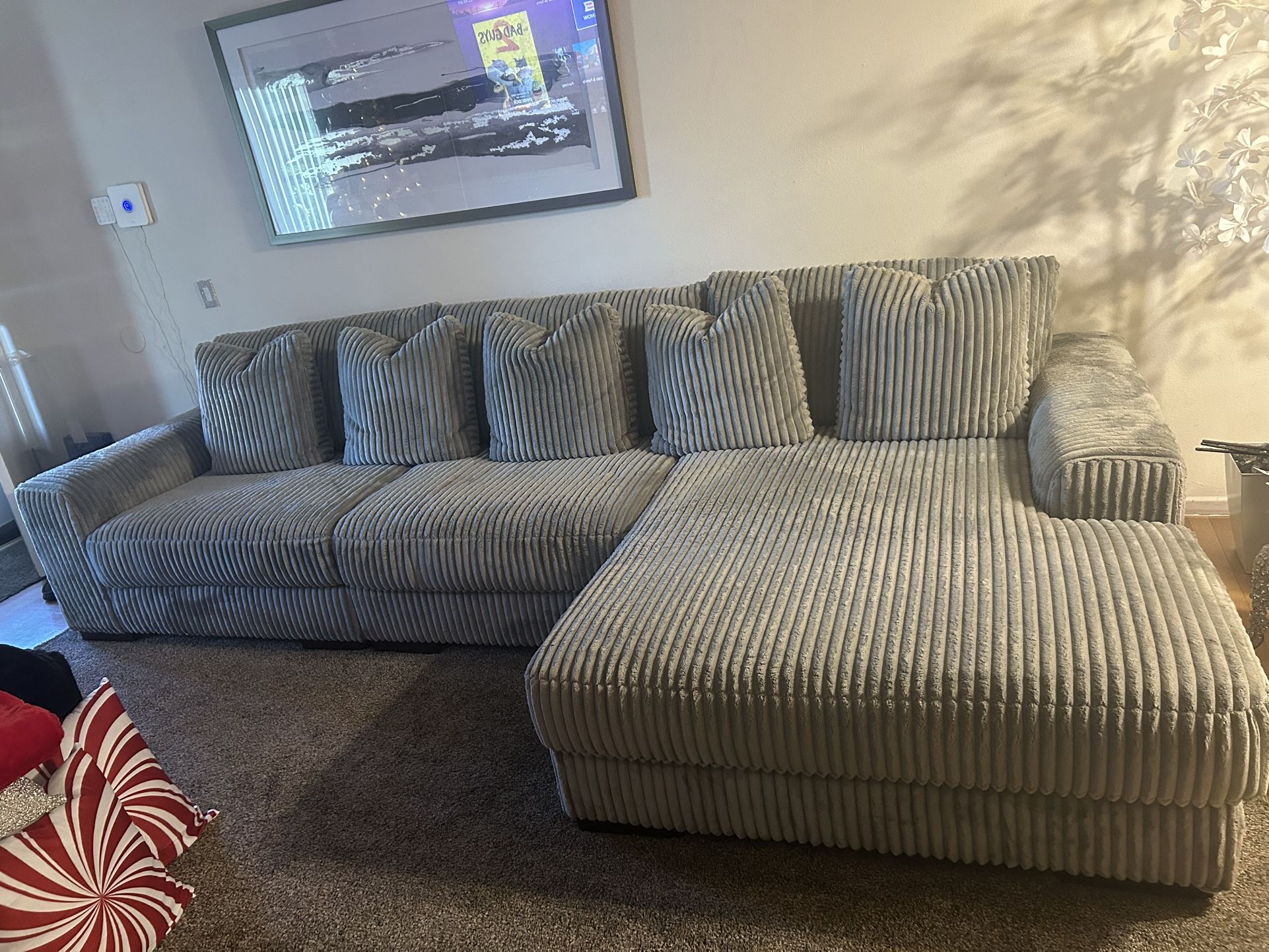Beautiful Fog Grey Lindyn Sectional 