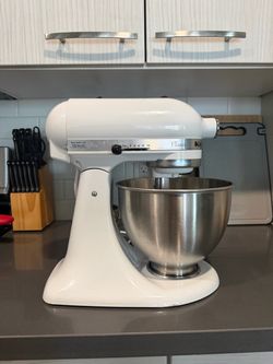 White KitchenAid Classic 4.5q Stand Mixer with Attachments