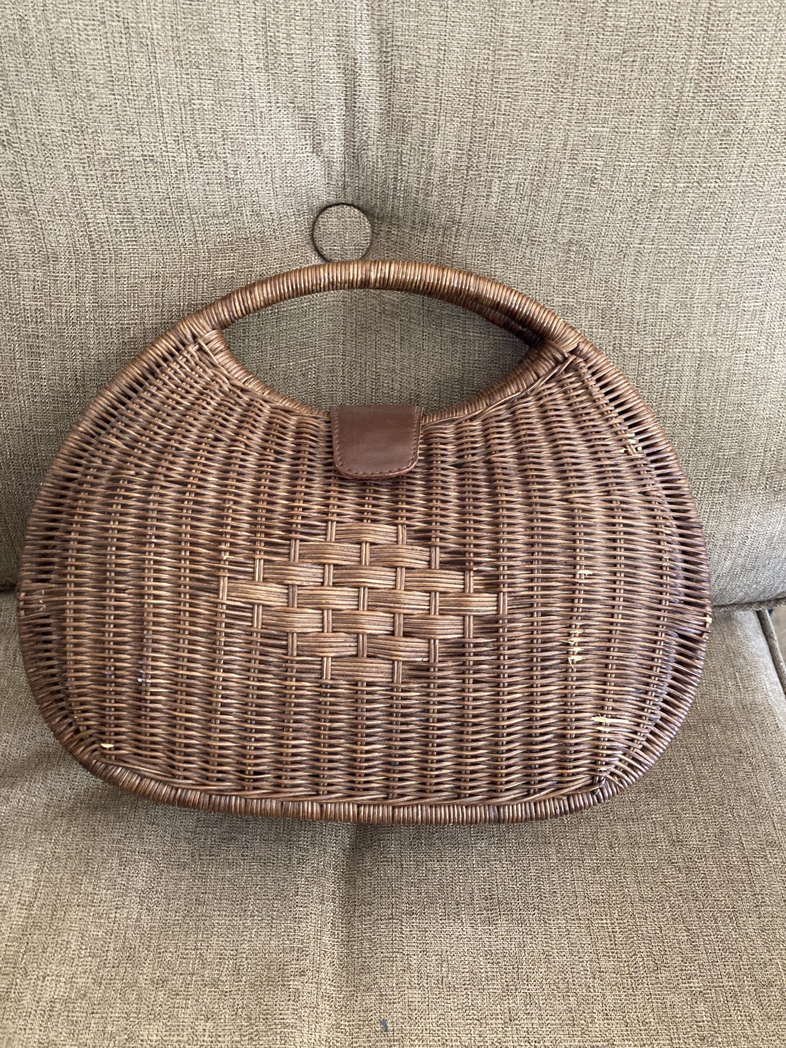 Large Wicker Purse - Perfect For Summer! Easy Porch/ Patio Pickup