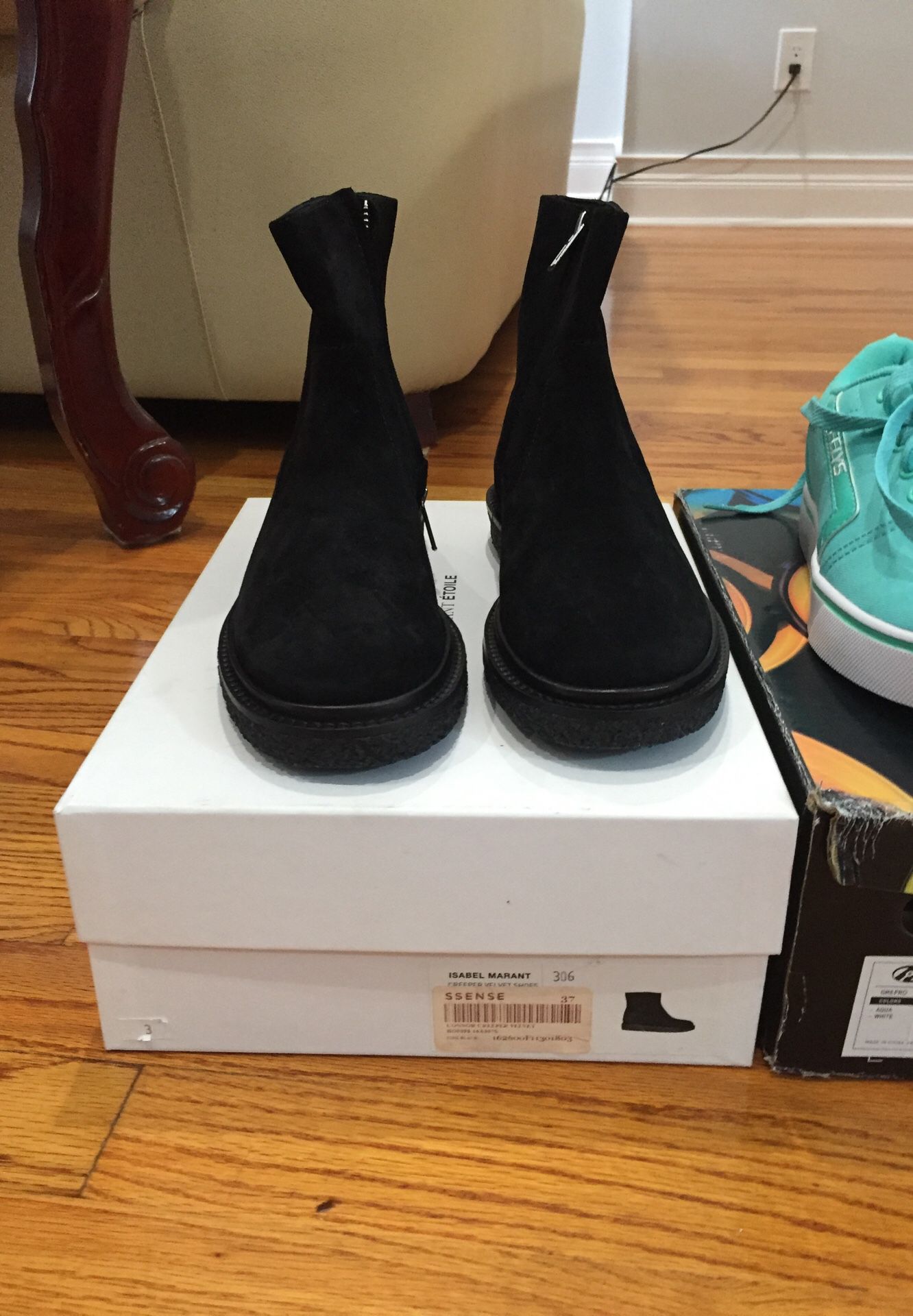 Women Suede boots size 6.5
