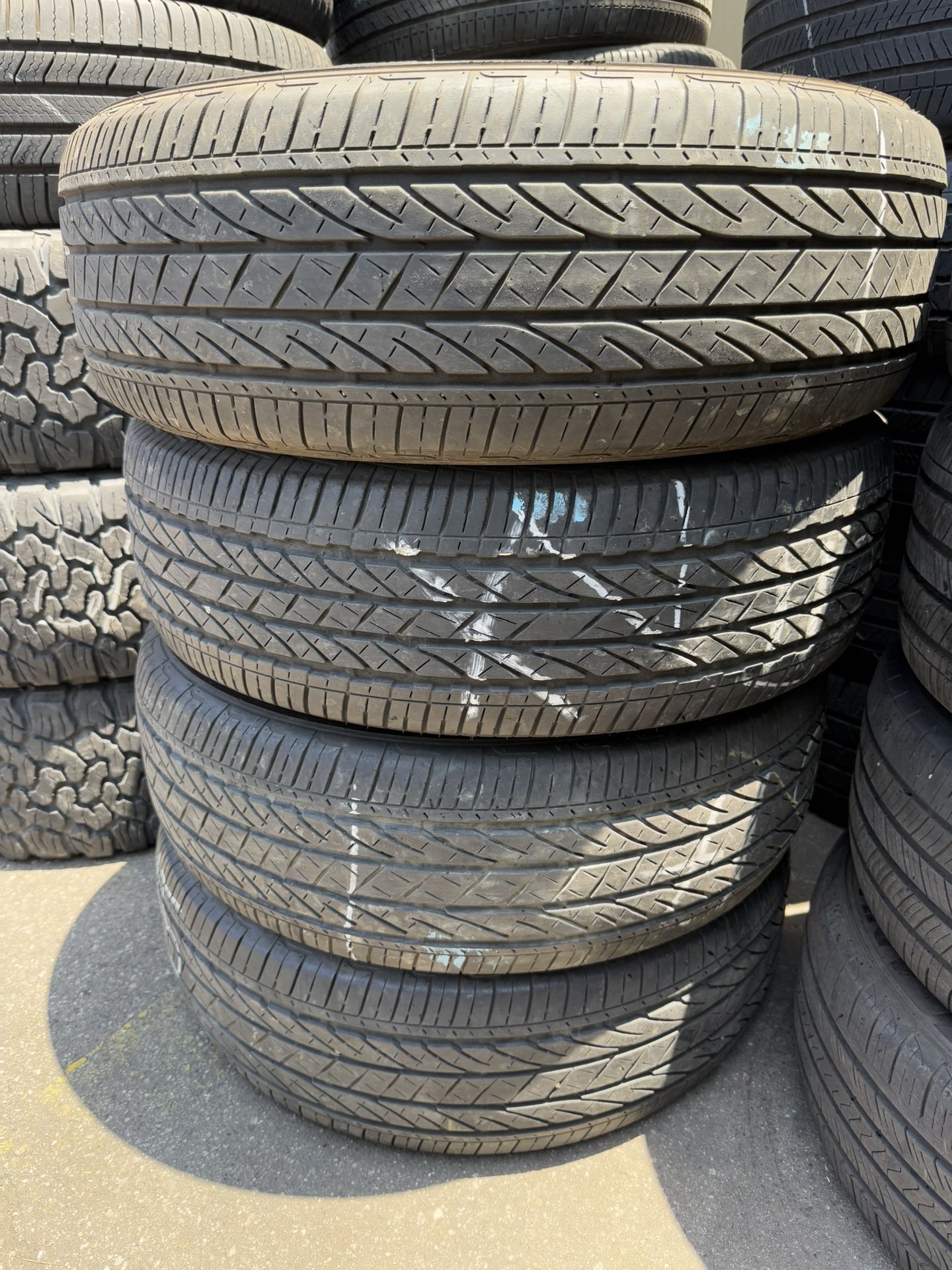 225 65 17 Vendo Un Set De Llantas Usadas En Excelente Condición Marca BRIDGESTONE