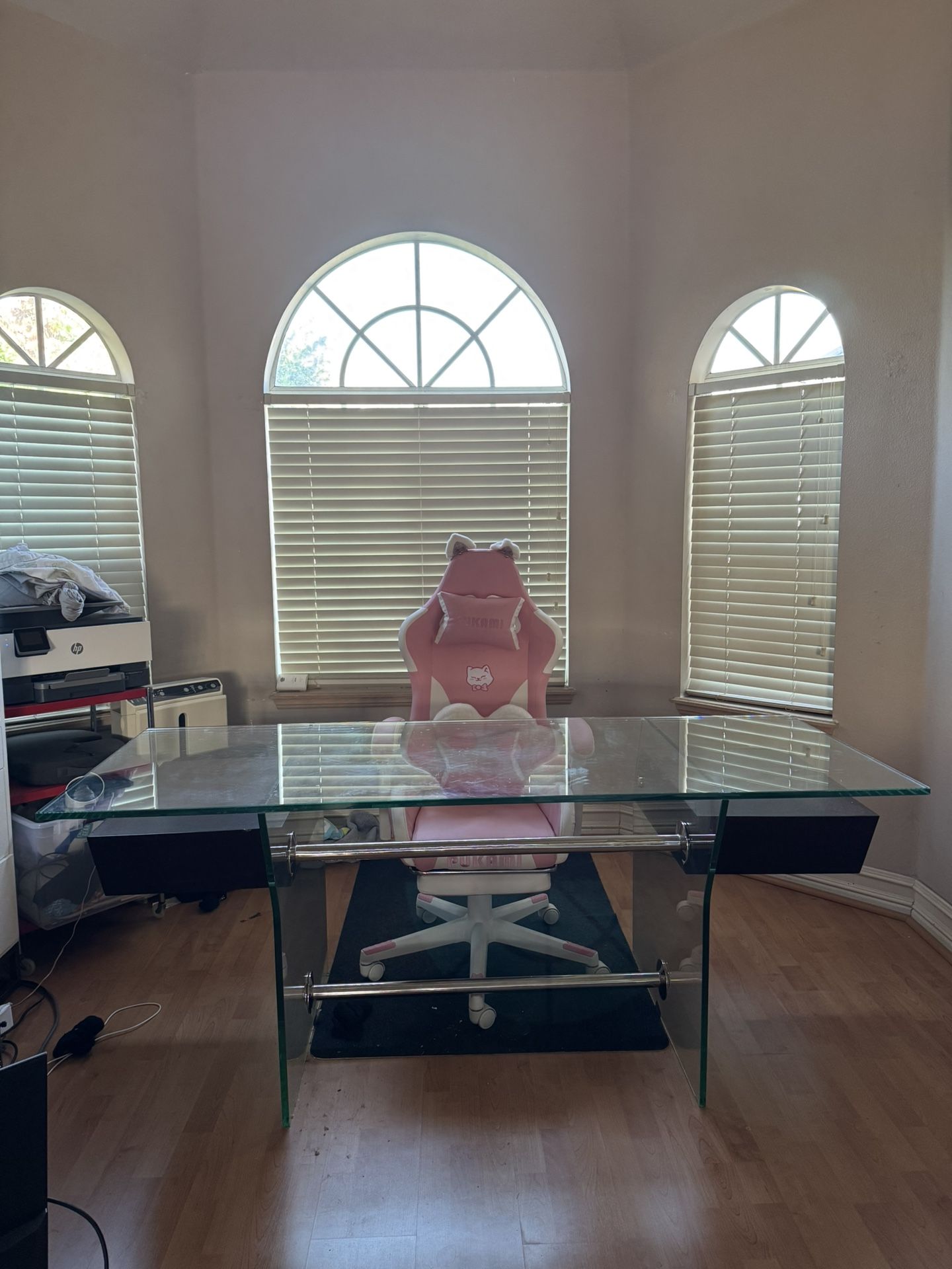 Large Modern Tempered Glass Desk – Heavy-Duty, Stylish, Great Conditio