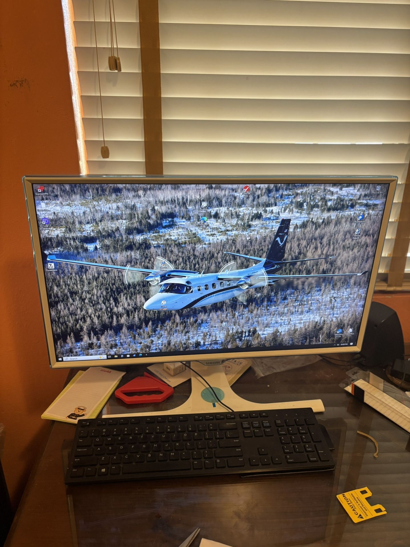 Samsung 27" SE370 LED Monitor with Wireless Charging