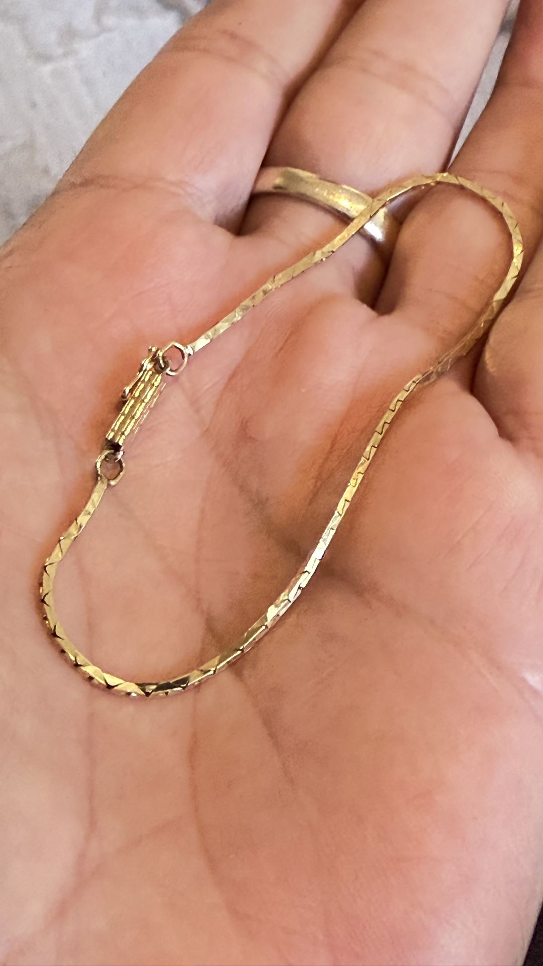 14k Solid Gold Bracelet, 2.51grams And Very Attractive Design