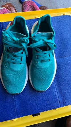 Tenis Adidas # 9.5. 25$