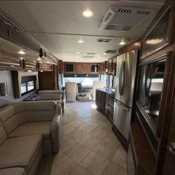 Fleetwood Bounder RV 2015