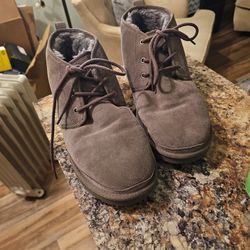 Ugg Shoe/boots