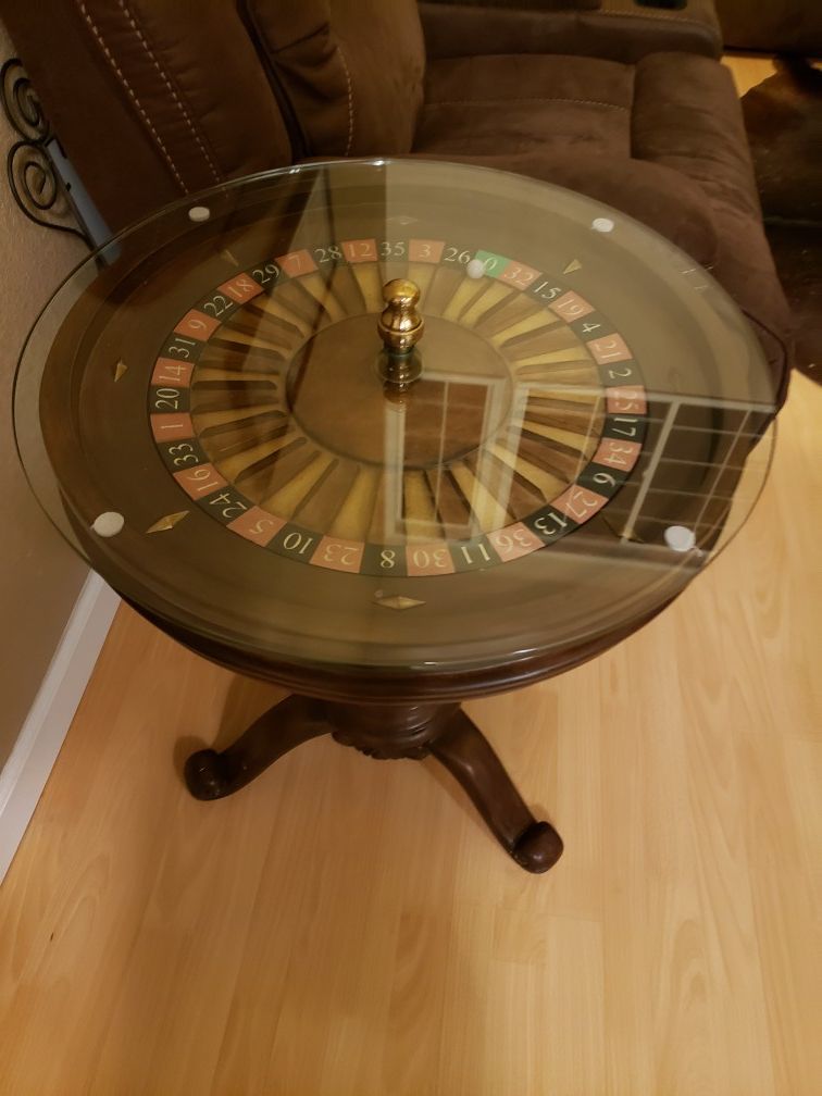 Roulette side table