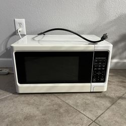 Hamilton beach Microwave 1000 Watts 
