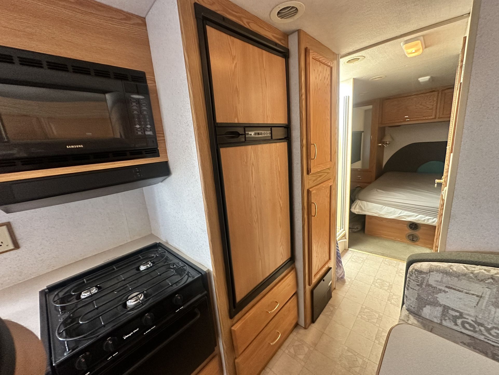2002 Winnebago Sightseer