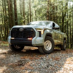 Toyota SUV Or Trucks  17” Nitto Toyo Bfgoodrich Falken 
