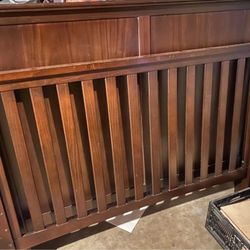 1 Full bed frame headboard & hook on bed rails. $100 each 1 cama matri. $100 cada una y rieles.