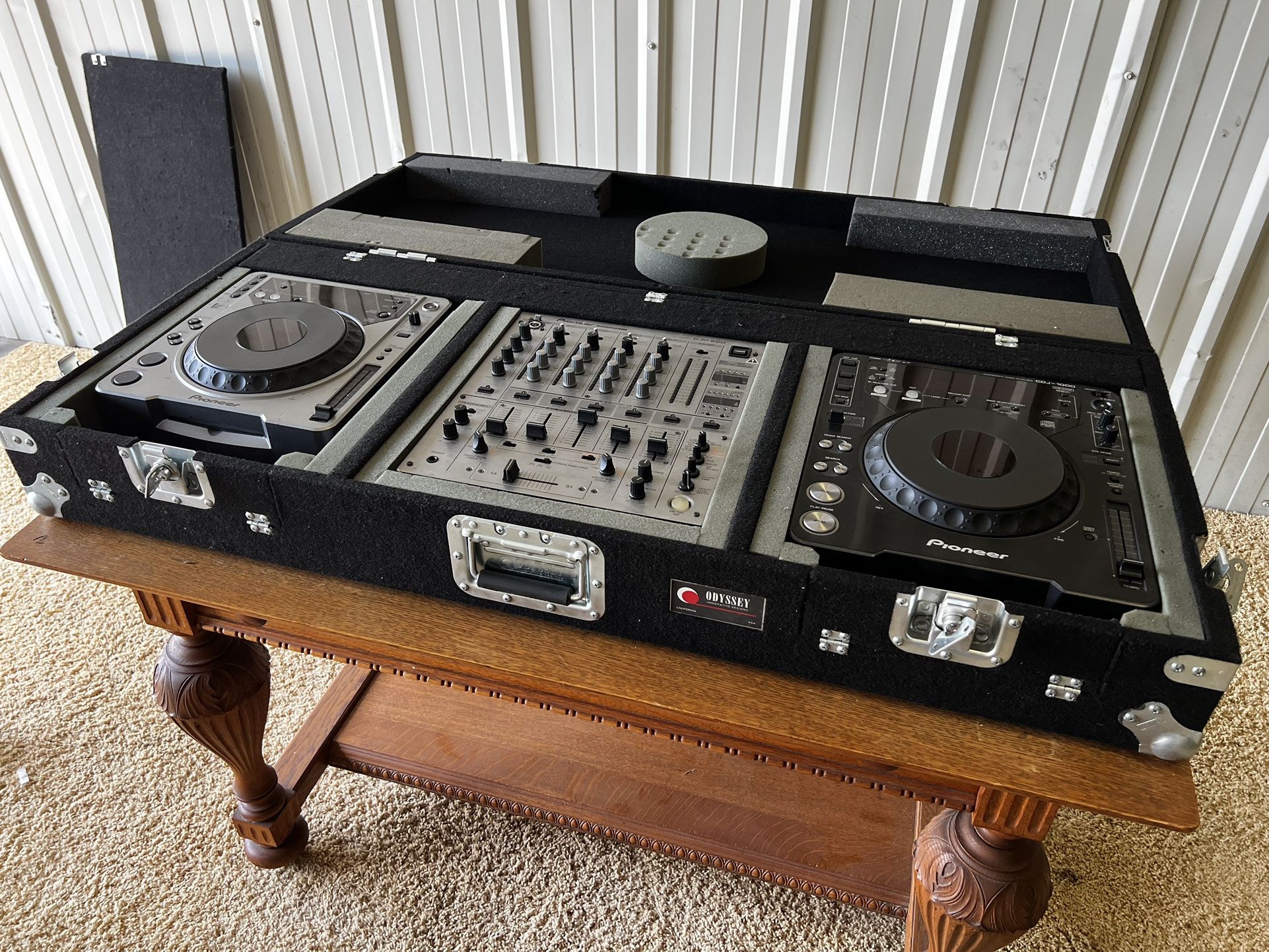 DJ Controller with Stand and Genz Benz Truck