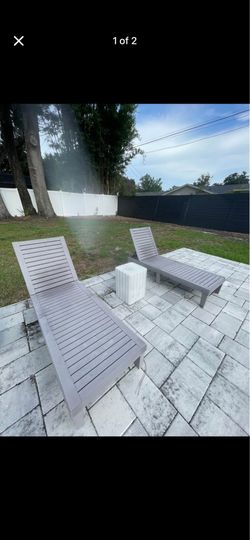 Set of 2 Lounge Chairs and Table