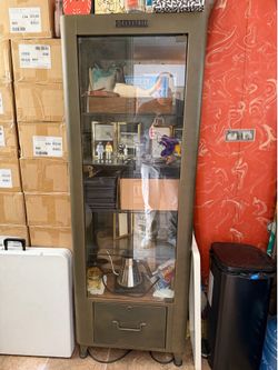 Metal display case for trading cards