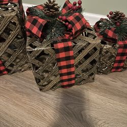 Northlight Set of 3 Rustic Rattan Lighted Christmas Gift Box Decorations
