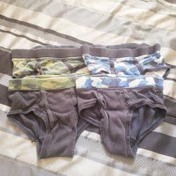 Underwear for boys. (5T)