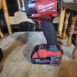  Milwaukee M18 Fuel 1/2" Compact Impact Wrench w/ Pin Detent  2855P-20 With BATTERY