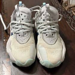 Adidas Trae Young 3 Basketball Shoes Mens 6.5 Grey Indoor Court Logo Sneaker Gym