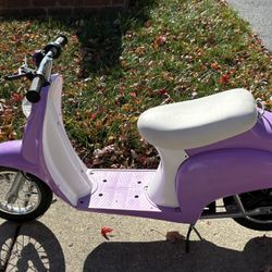 Lavendar Razor Vespa Style Battery scooter no charger
