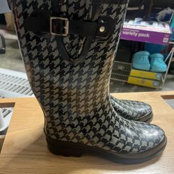 Women’s Size 9 Boots