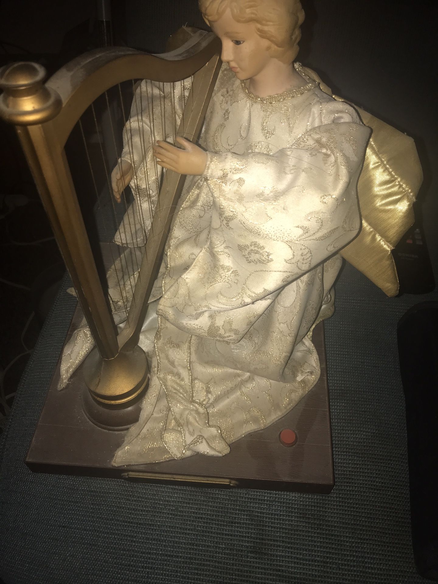 Musical harp angel