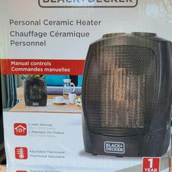 Black & Decker Personal Ceramic Heater for Sale in Visalia, CA - OfferUp