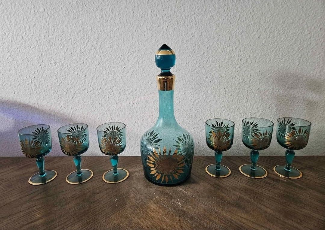 Hungarian crystal decanter w/ stopper & 6 matching glasses set, approximately 13 x 5 in.