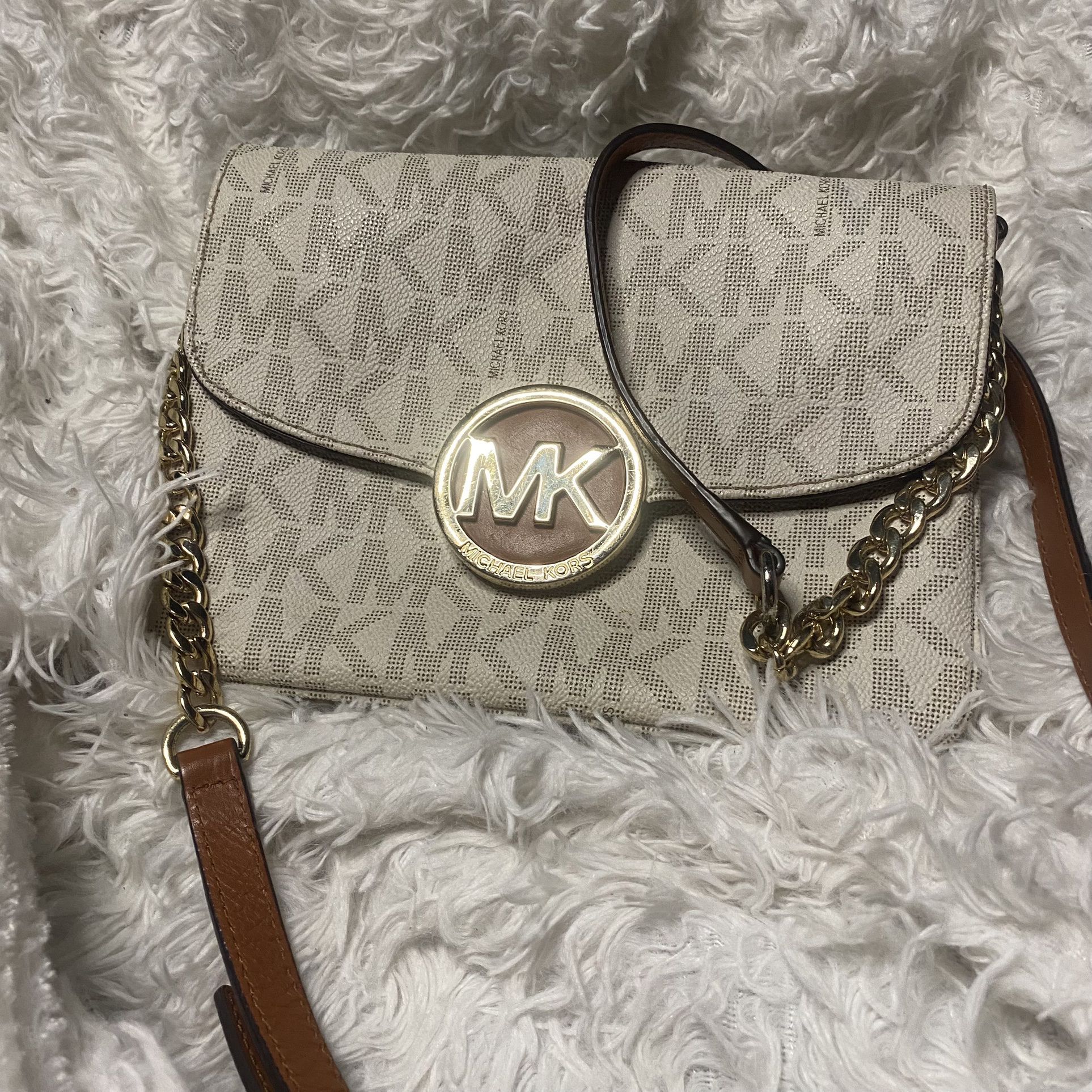Price Drop! Like New Authentic Michael Kors Crossbody Bag for