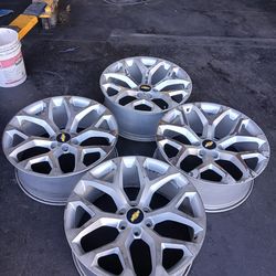 Vendo set de rines 24 para la chevy silverado y la tahoe