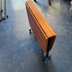 Drop Leaf Table. Porch Pick Up