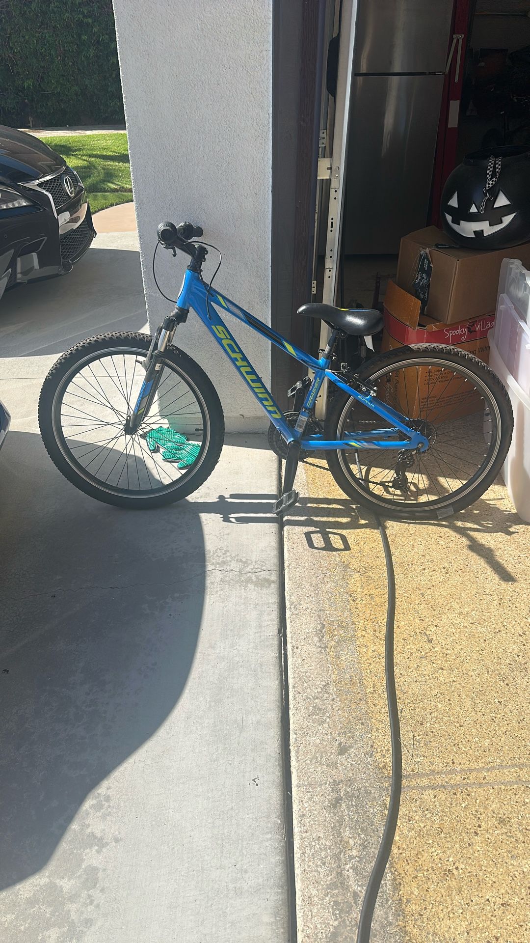 Kids schwinn trashed Bike- Mountain bike