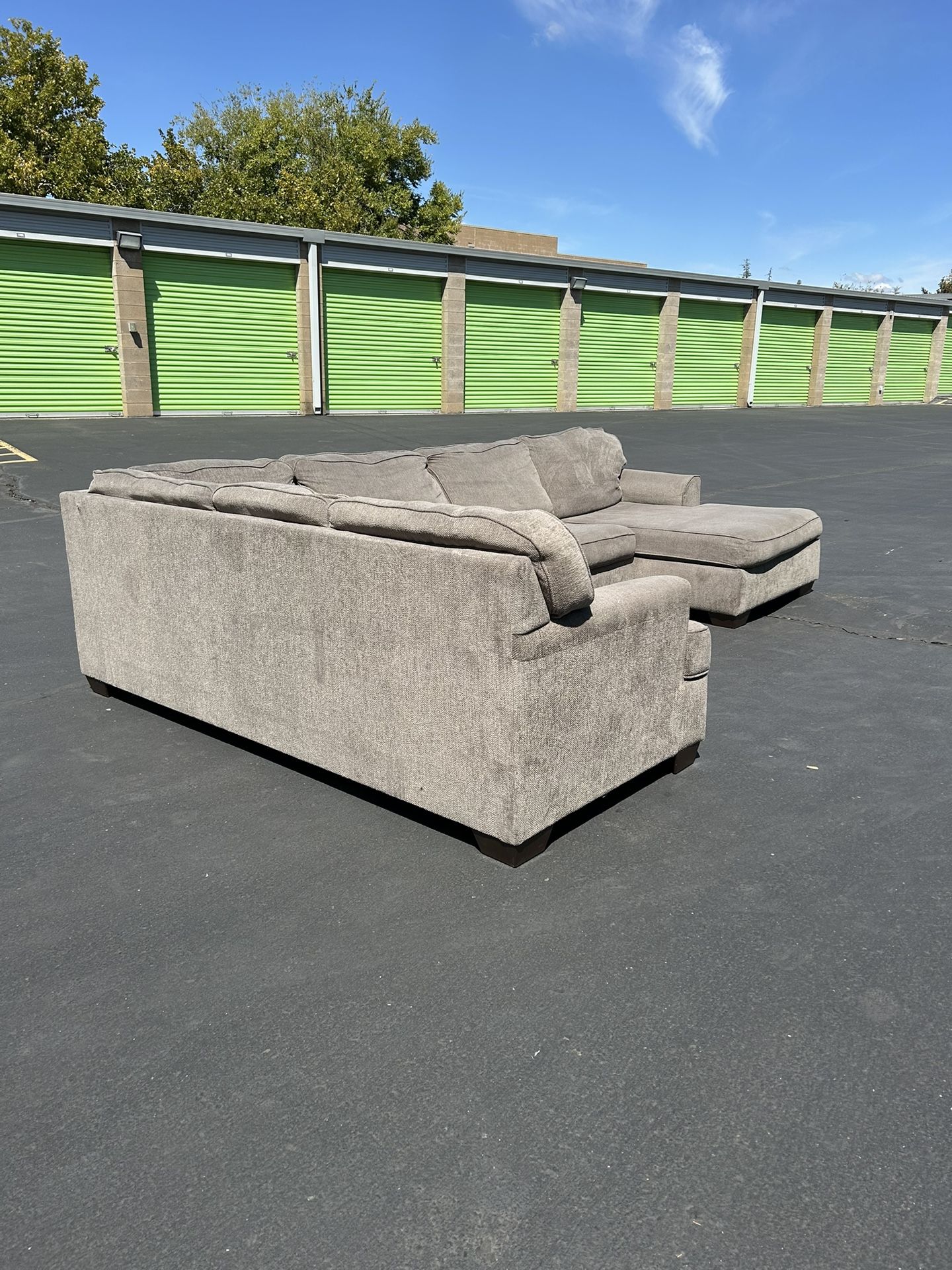 Beautiful Grey Sectional Couch (Delivery Available)