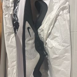 Zoom Freak 5s Size 14