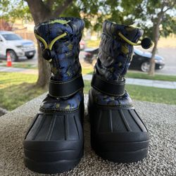 Snow Boots Size 3