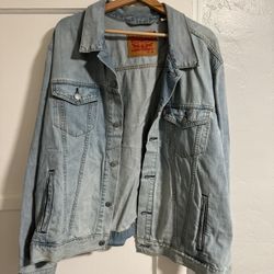 XL Levi’s Light Wash Denim Jacket