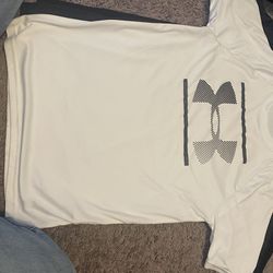 Selling Under armor Shirts Size S/M