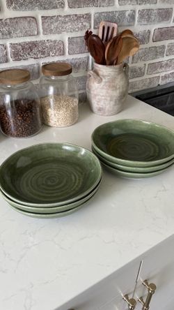 Beautiful Olive Green dinner plates (set of 6)