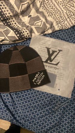 Lv hat