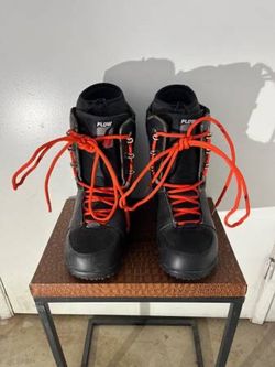 MEN'S SIZE 11 FLOW RIVAL SNOWBOARD BOOTS!