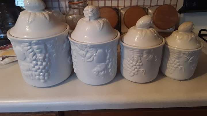 Kitchen Canister Set. Excellent condition