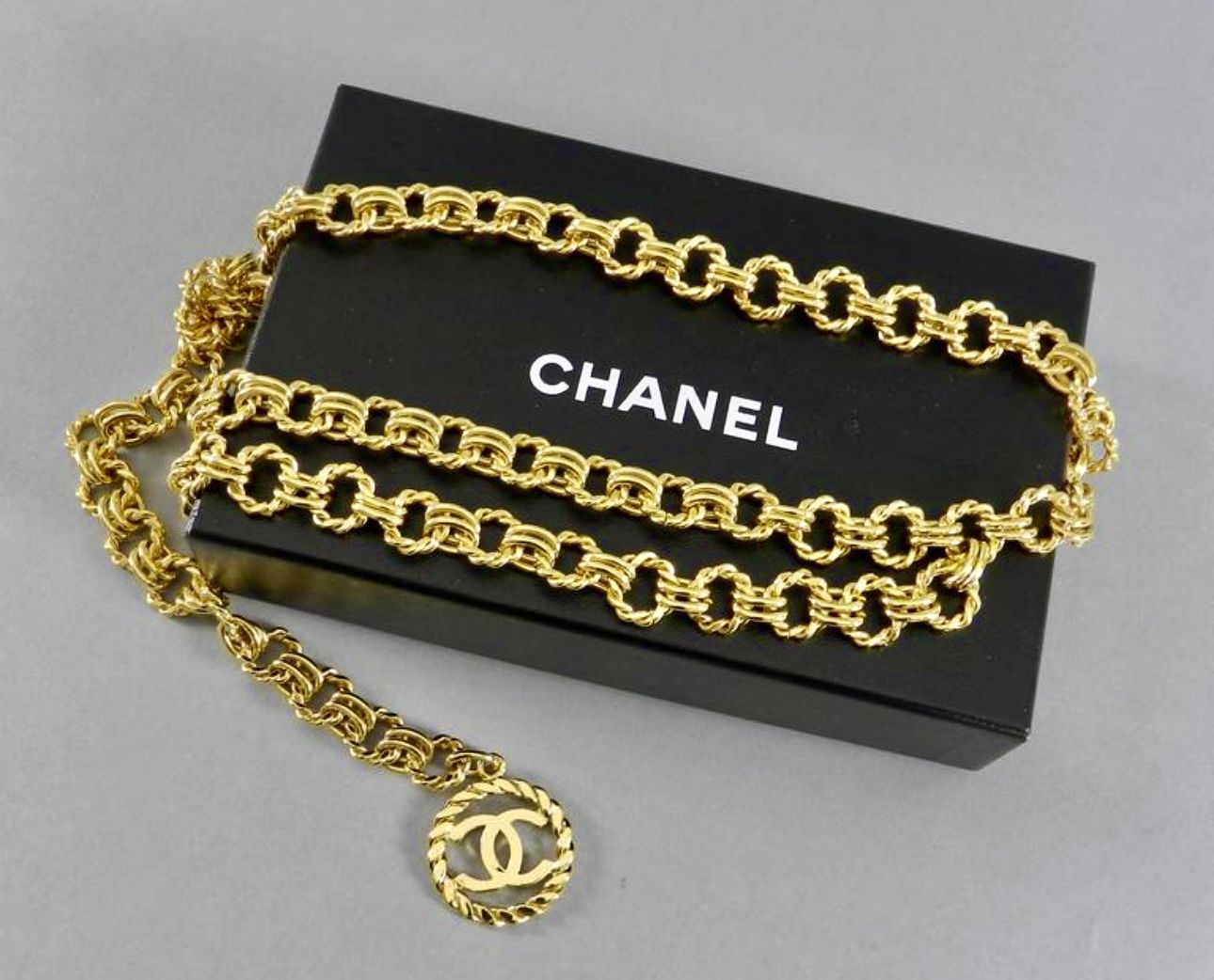 VINTAGE CHANEL GOLD CHAIN BELT