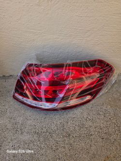 Right Passenger Outer Tail Light For 14-16 Mercedes Benz E-Class W212 E250 E350Right Passenger Outer