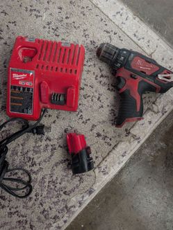 Milwaukee M12  Driver / Drill