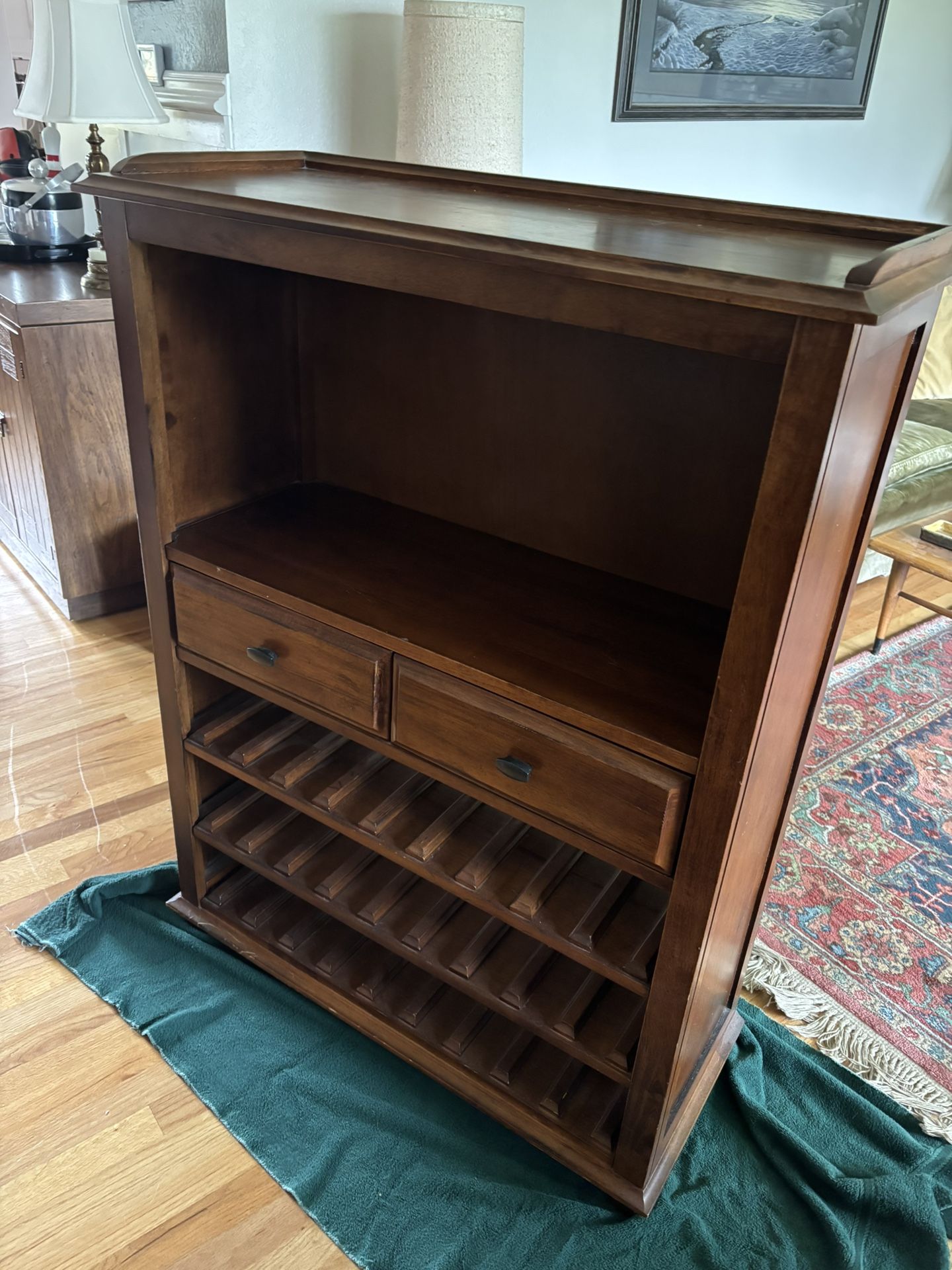 Wine / liquor cabinet