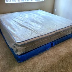 NEW KING-SIZE PILLOW TOP MATTRESS AND BOX SPRING 🆕️